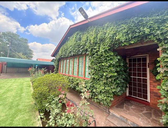 3 BEDROOM HOUSE FOR SALE IN VANDERBIJLPARK CW 4